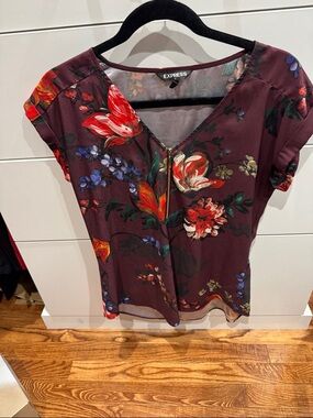Express Women's Burgundy Floral Zip-Front Blouse